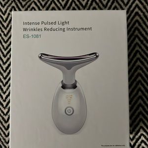 Pulse light wrinkle reducing instrument MyoGlow neck lifting device